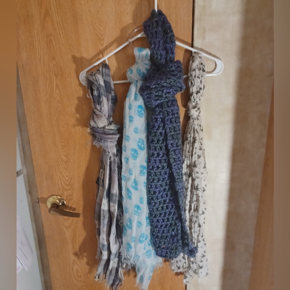 Womens 4 Scarf Bundle